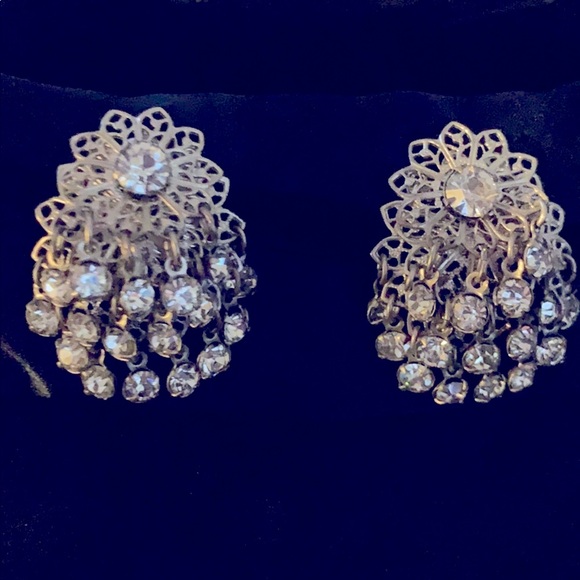 Vintage Jewelry - Vintage silvertone rhinestone drop clip earrings